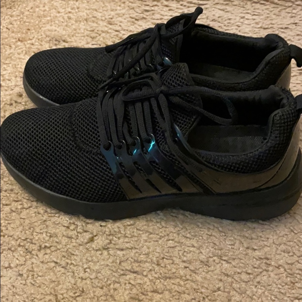 Black gym shoes